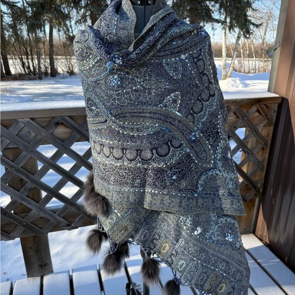 Handmade Jackets & Blazers - Elegant Blue Paisley Shawl with Fur Trim